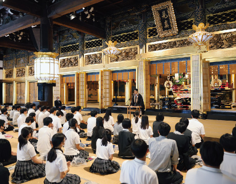 May.Worship at Honganji Temple